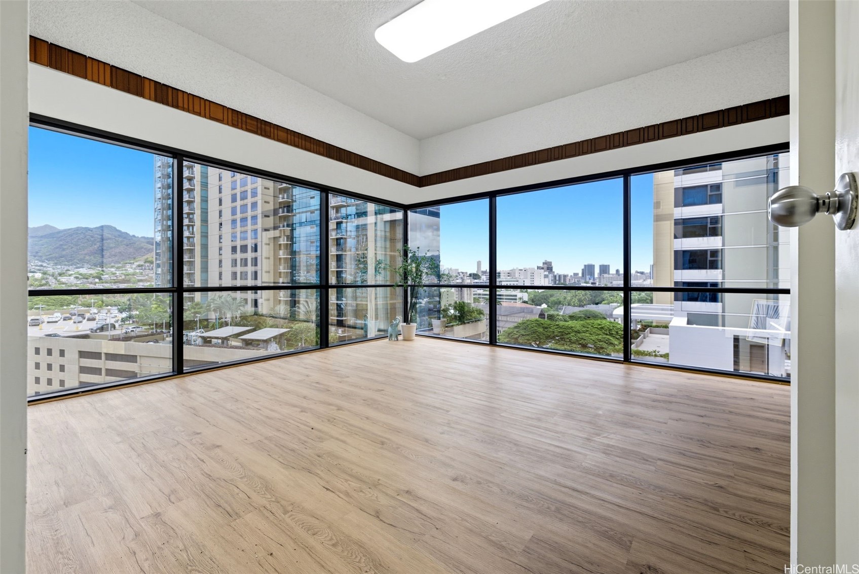 1188 Bishop Street 1105