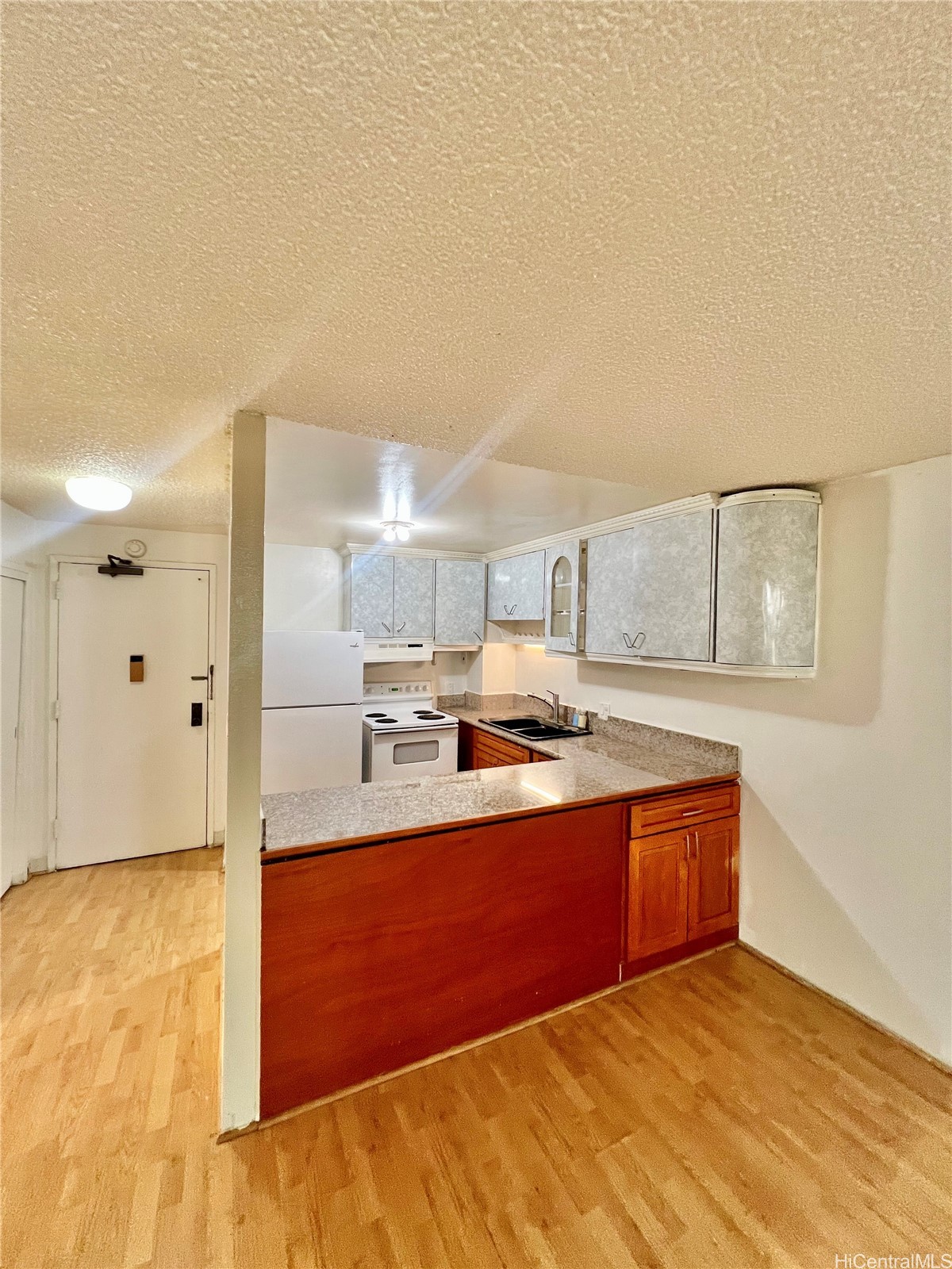 1255 Nuuanu Avenue 407