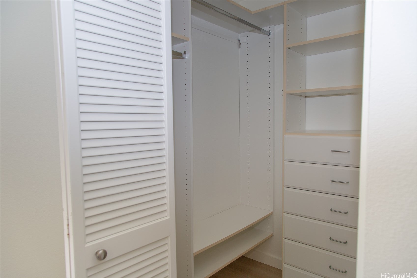 44-105 Laha Street 2506