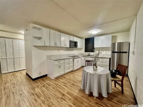 MLS: 202501095
