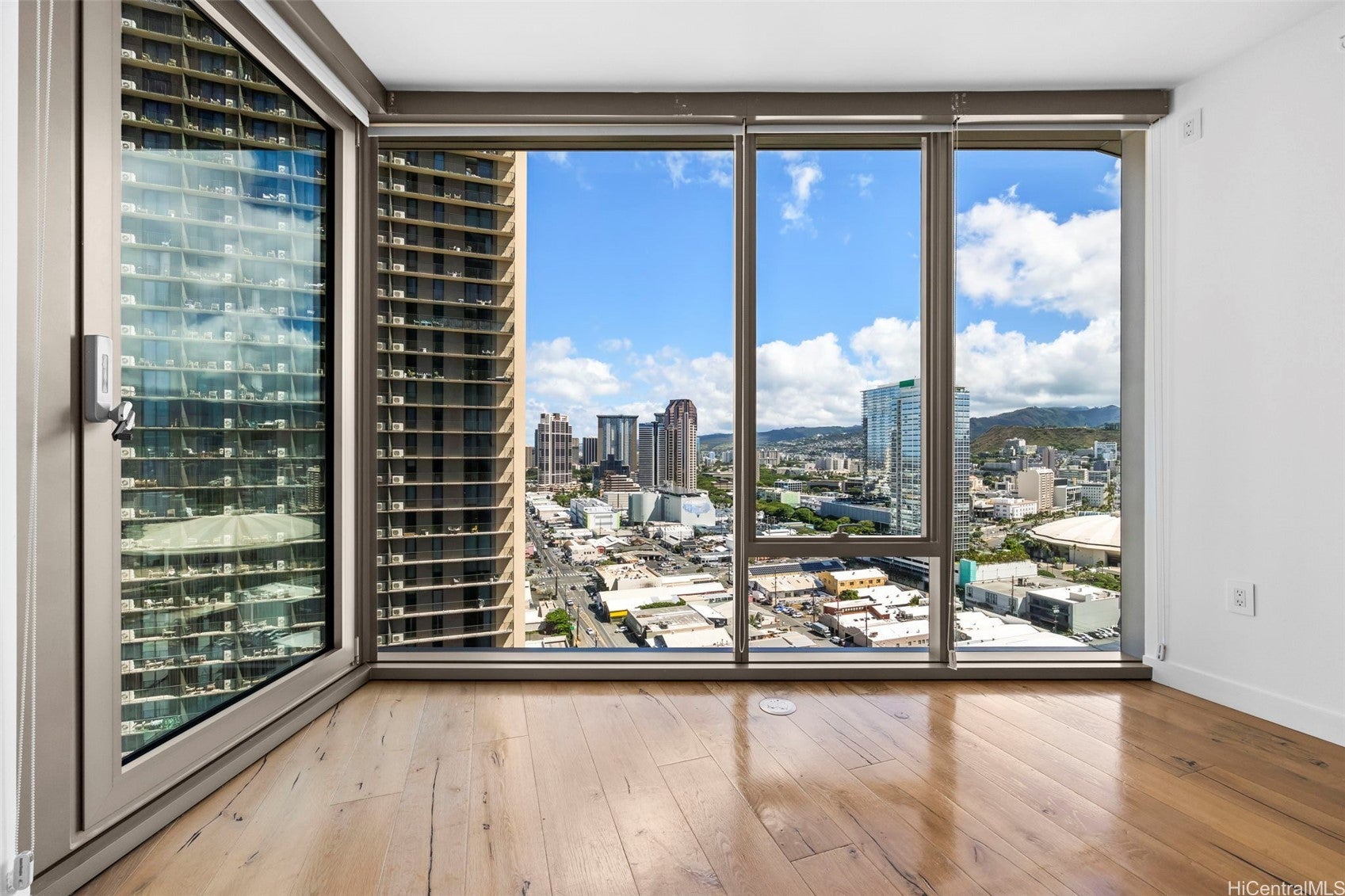 1001 Queen Street 2109