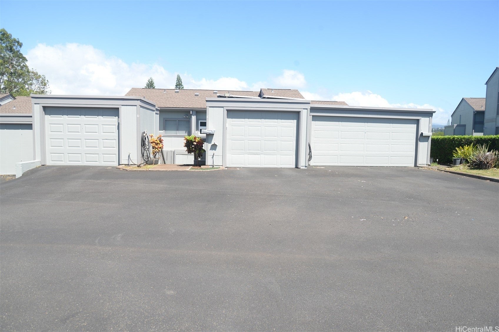 98-1483 Kaahumanu Street E180