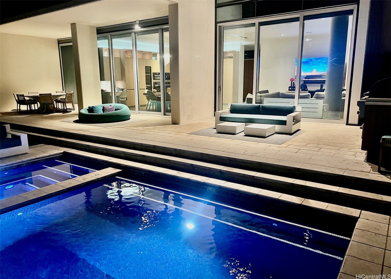 1118 Ala Moana Boulevard 2