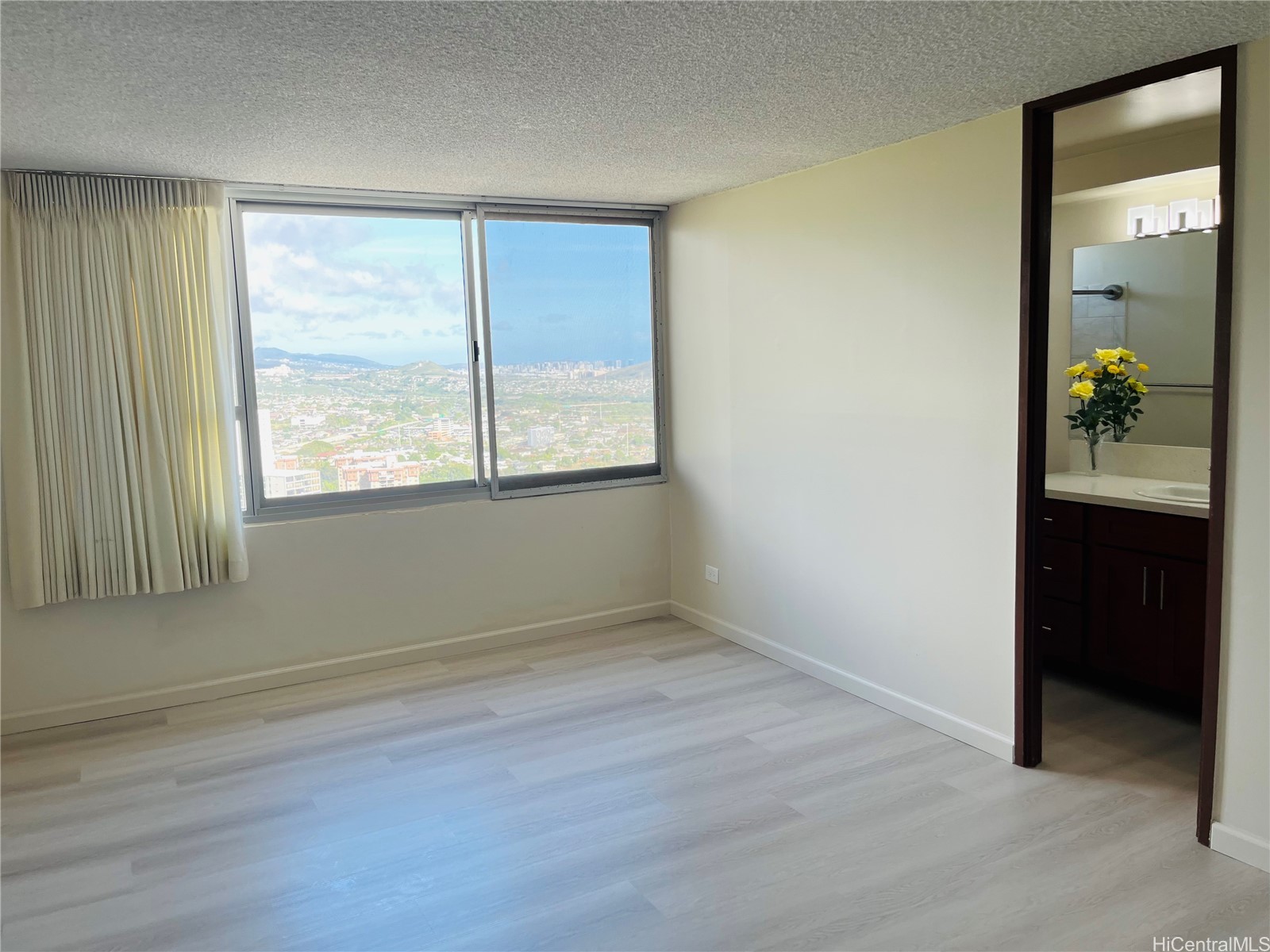 Pearlridge Square Condominium