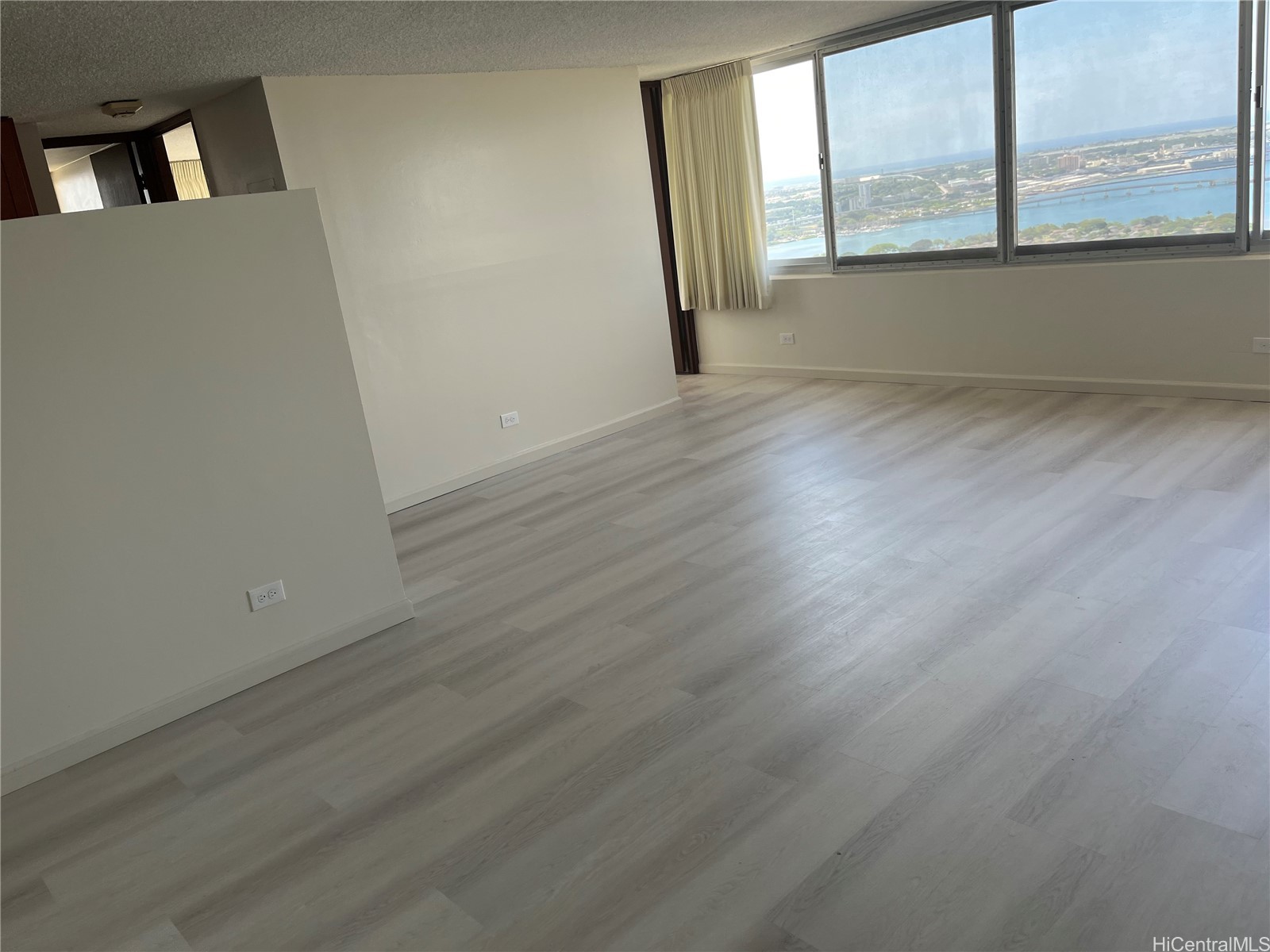 Pearlridge Square Condominium