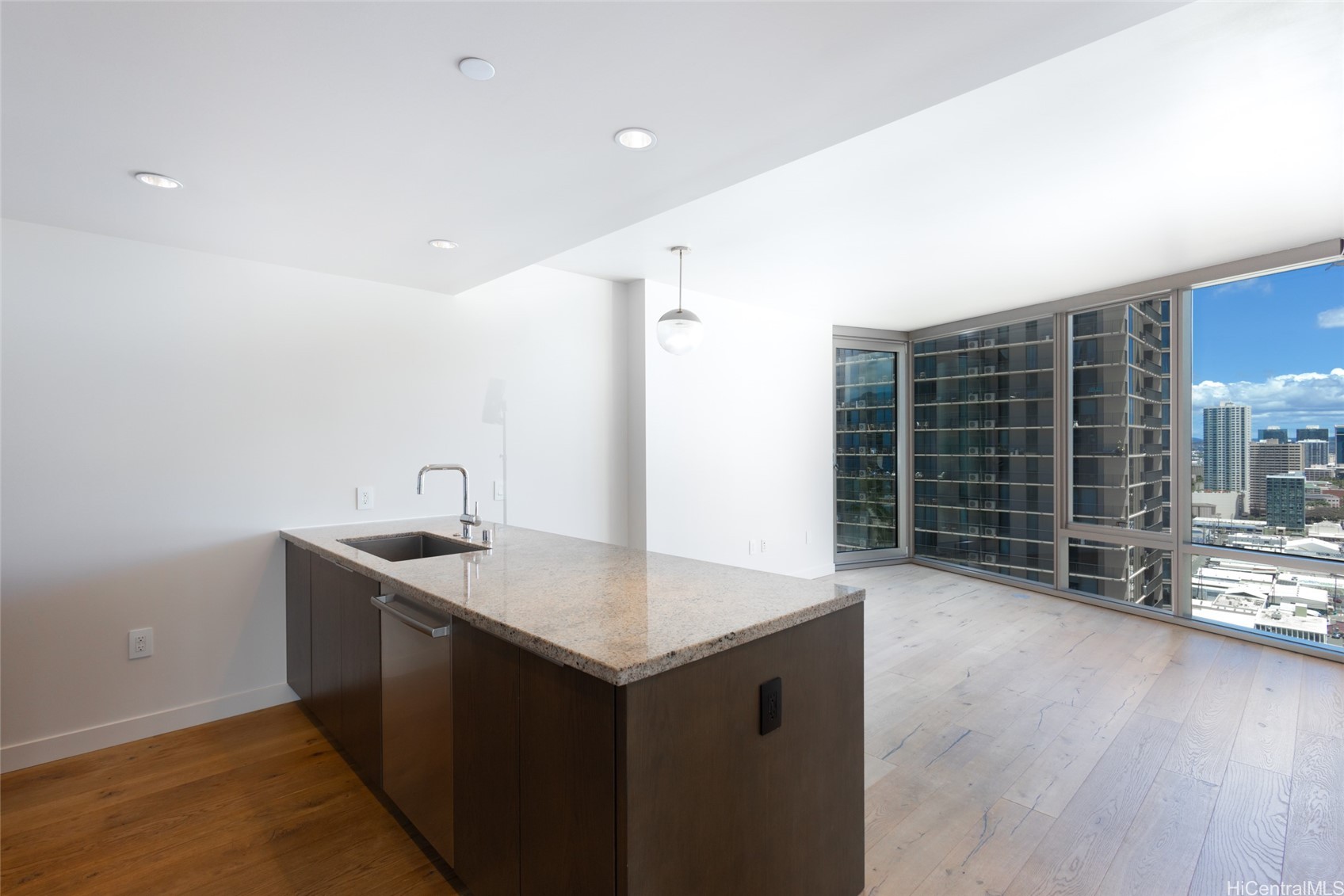 1001 Queen Street 2415