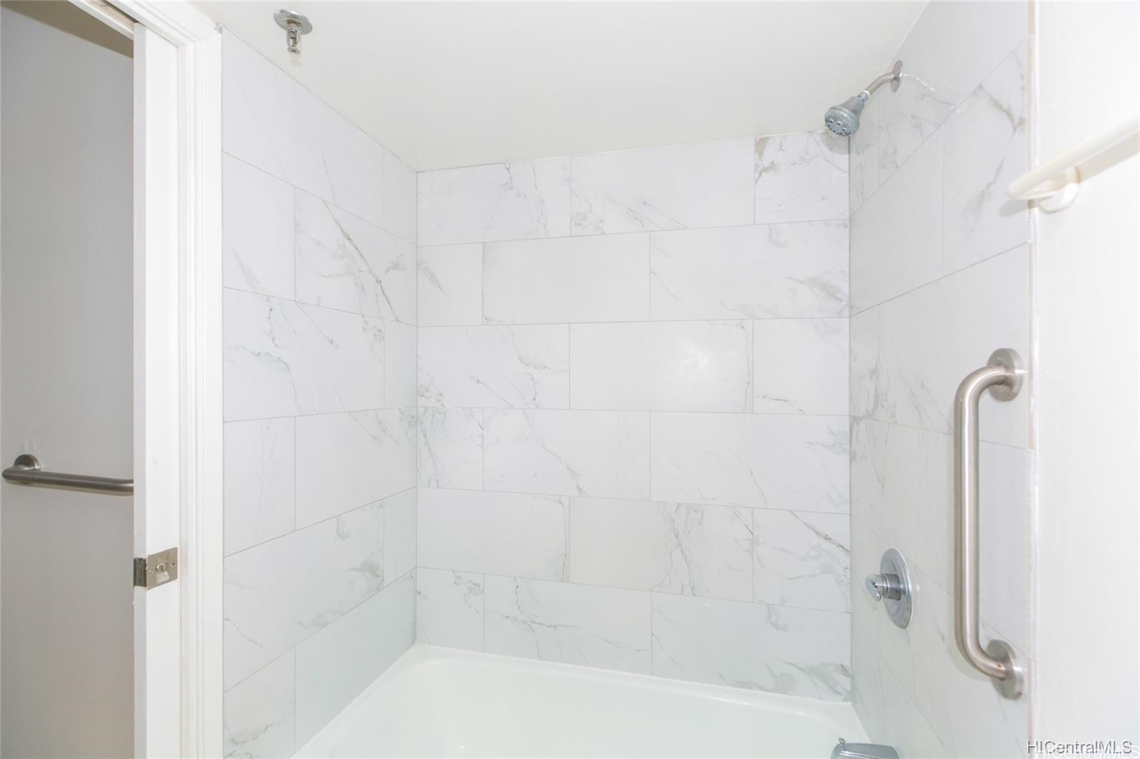 98-402 Koauka Loop 605