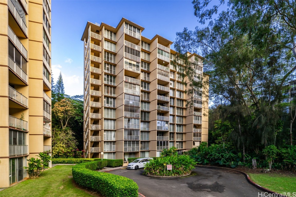 Waikalani Woodlands Condominium