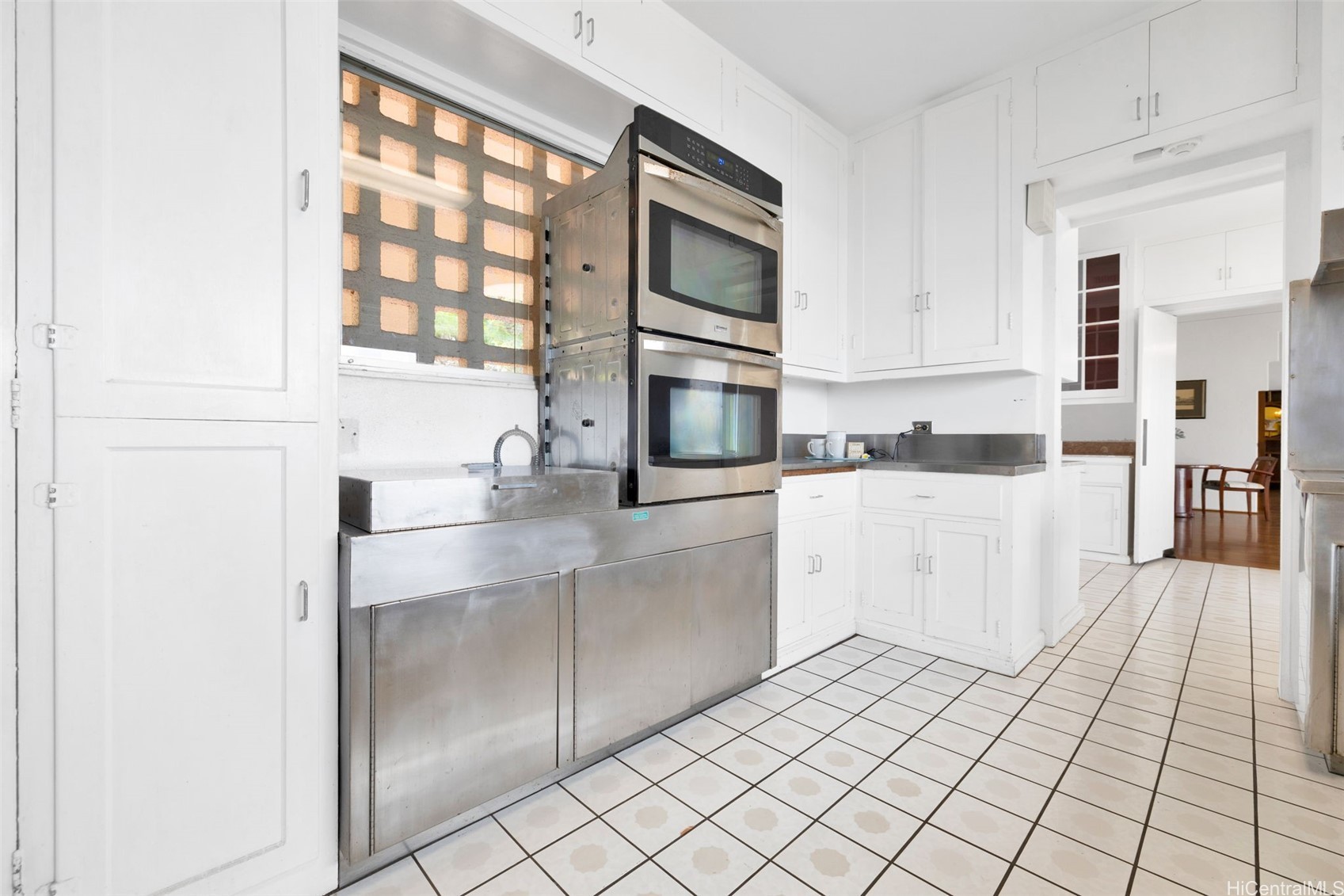 3647 Diamond Head Road