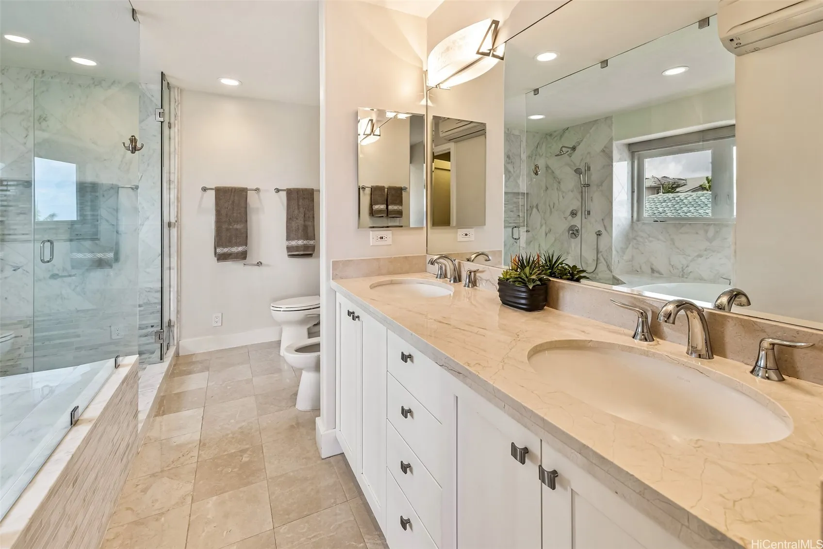 Honolulu, Hawaii 96825, United States, 5 Bedrooms Bedrooms, ,6 BathroomsBathrooms,Residential,Active,128997