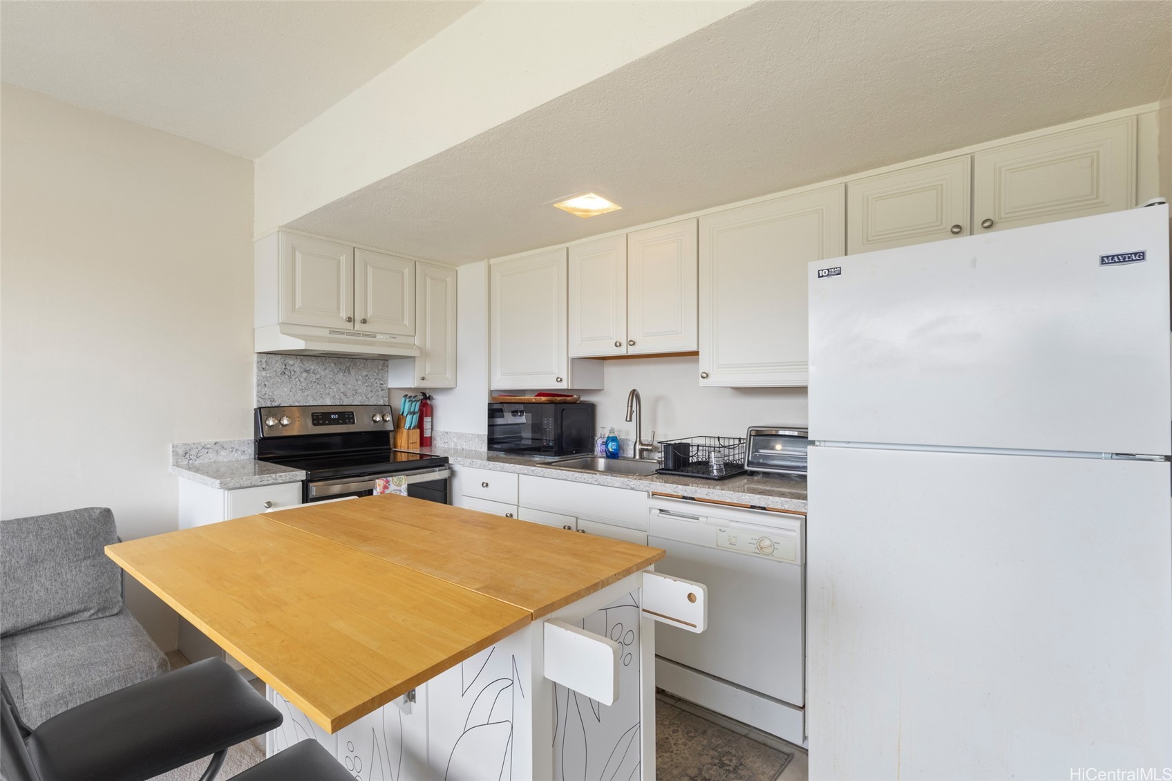 2281 Ala Wai Boulevard 902
