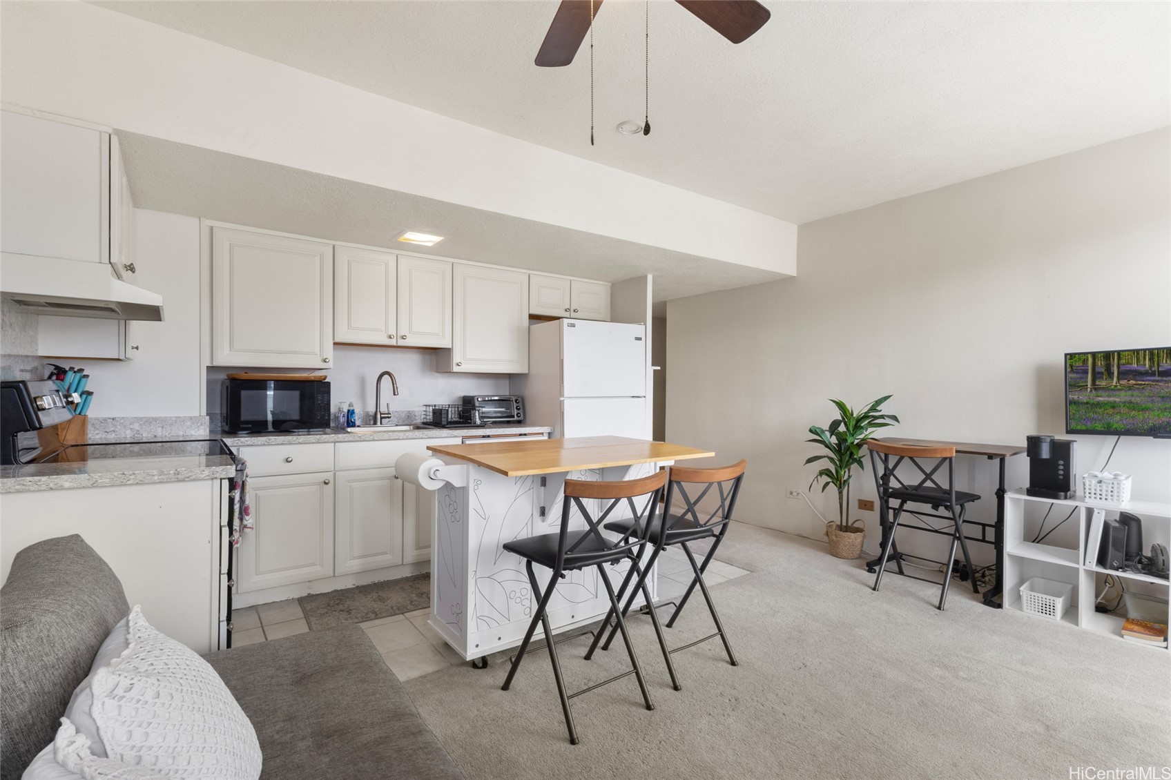 2281 Ala Wai Boulevard 902