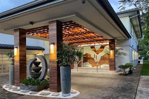 Photo of 18 Homelani Place, Honolulu, HI 96817 (MLS # 202519797)