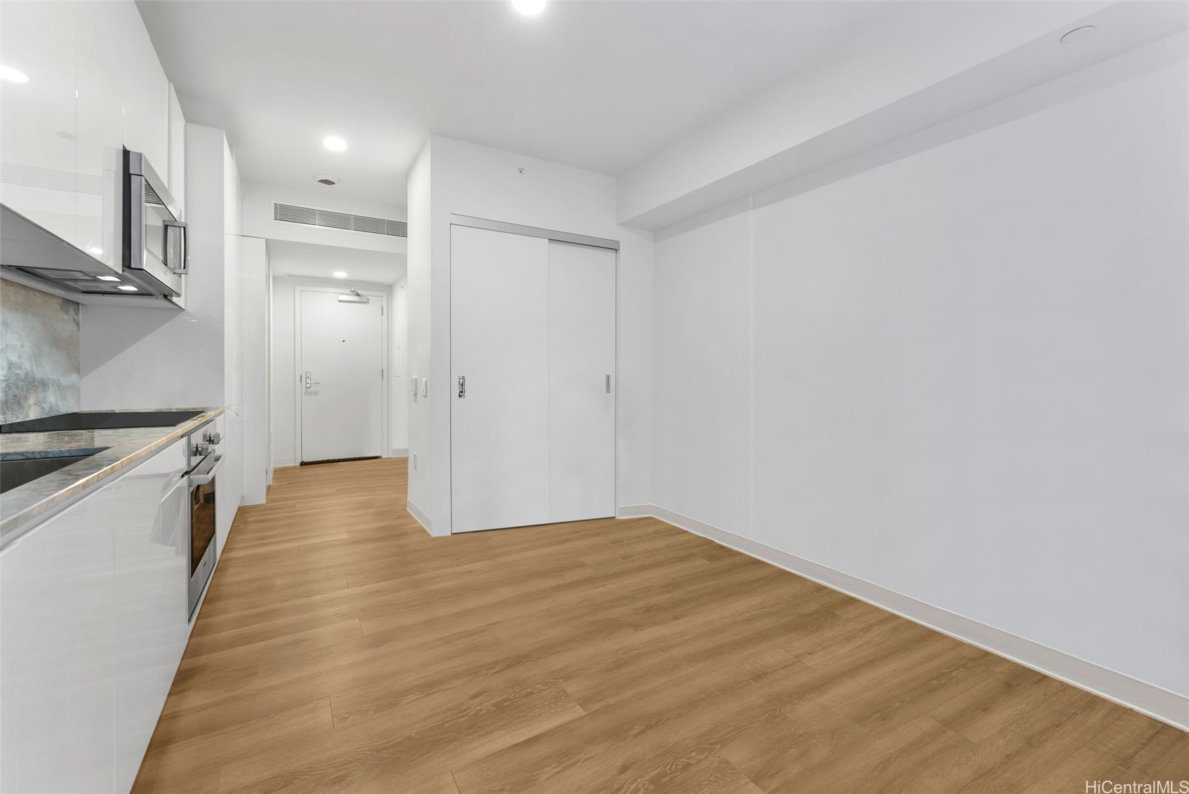987 Queen Street 508