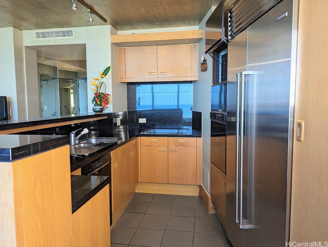 1330 Ala Moana Boulevard 2006