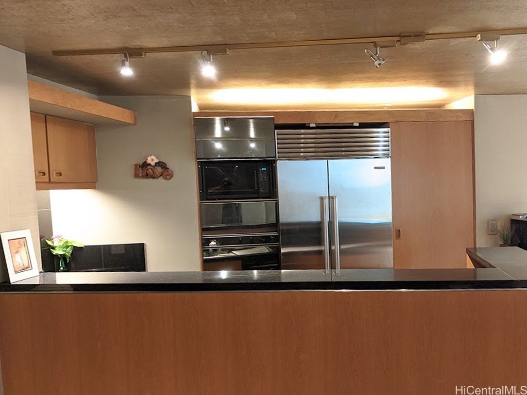 1330 Ala Moana Boulevard 2006