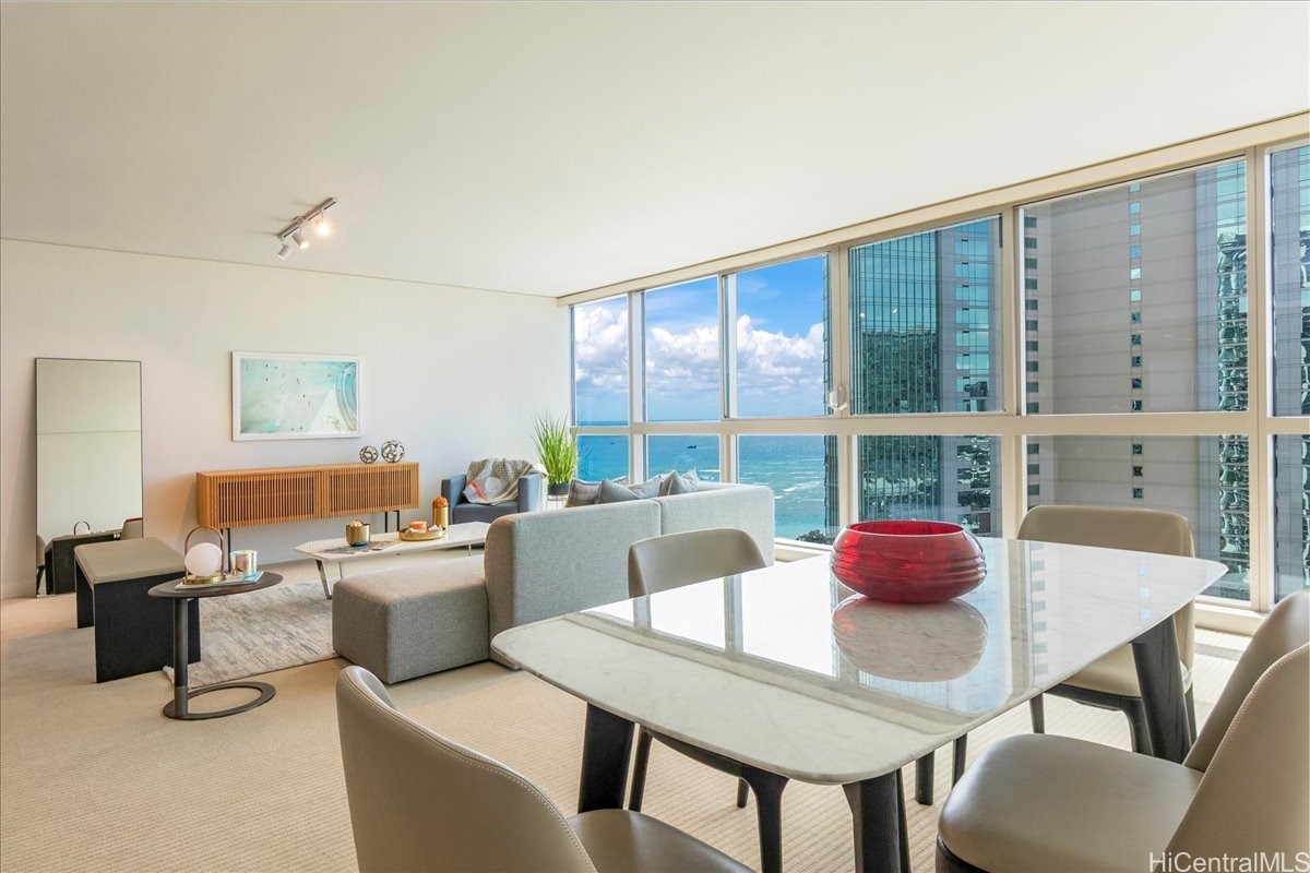 1177 Queen Street 2808