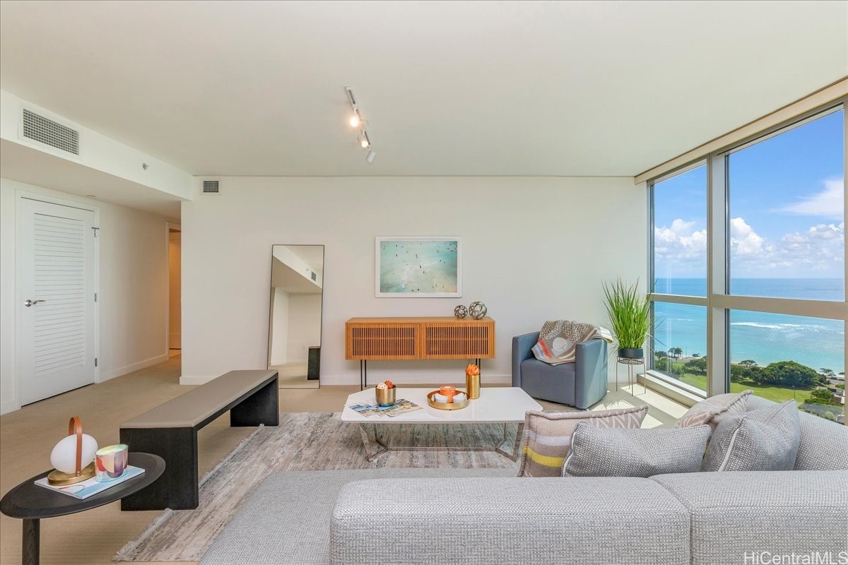1177 Queen Street 2808