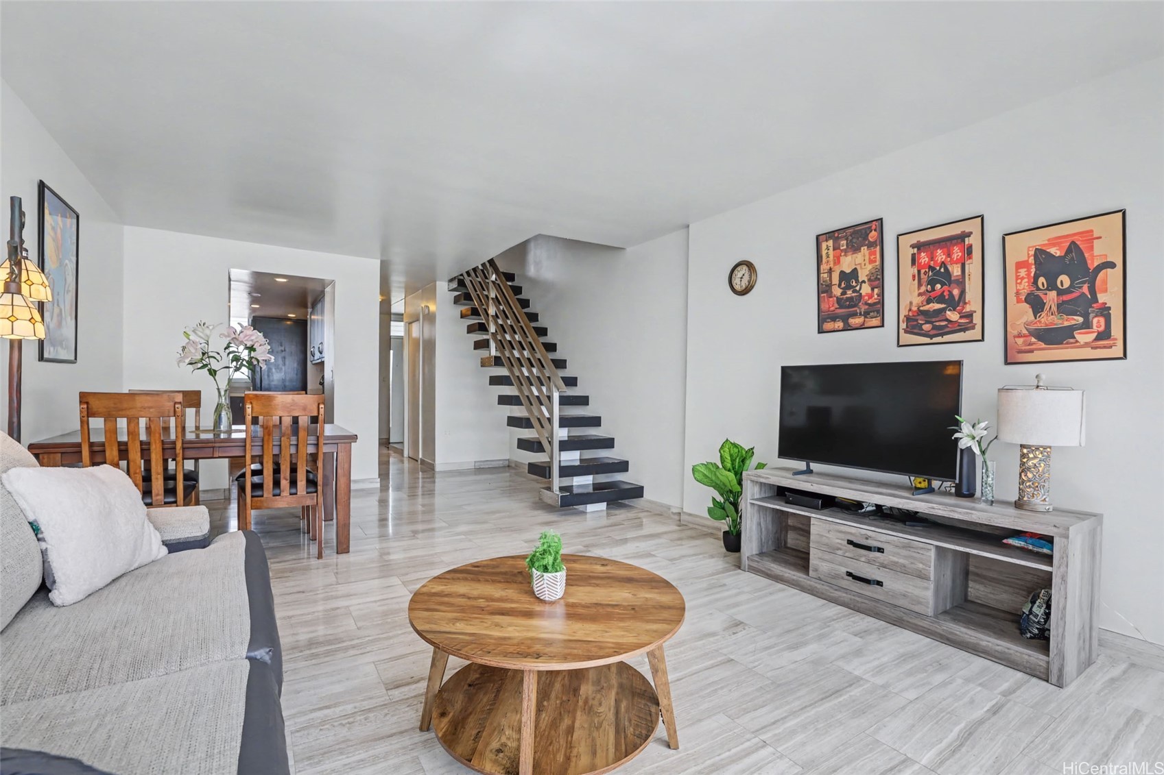 500 University Avenue 904