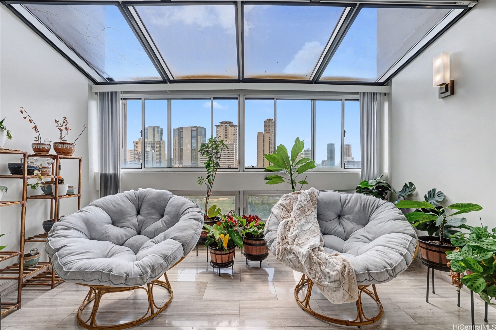 500 University Avenue 904