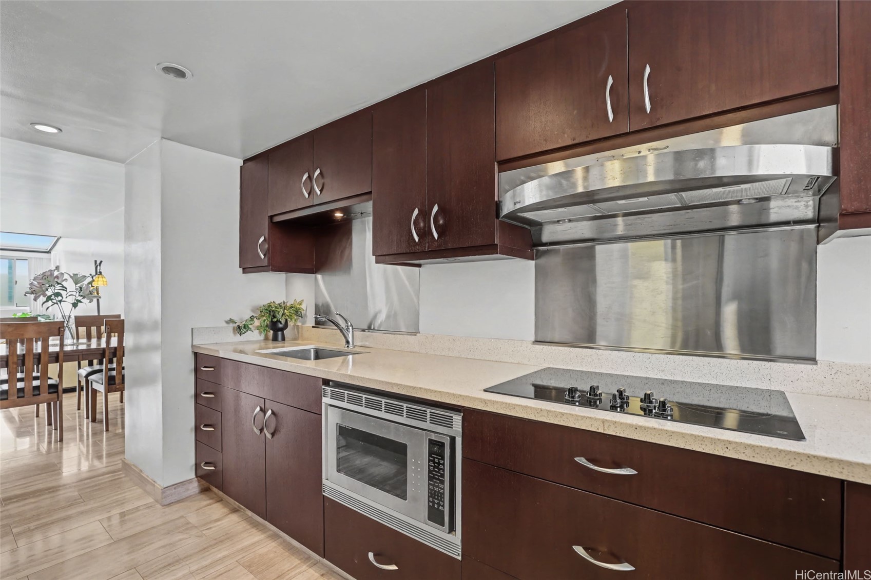 500 University Avenue 904