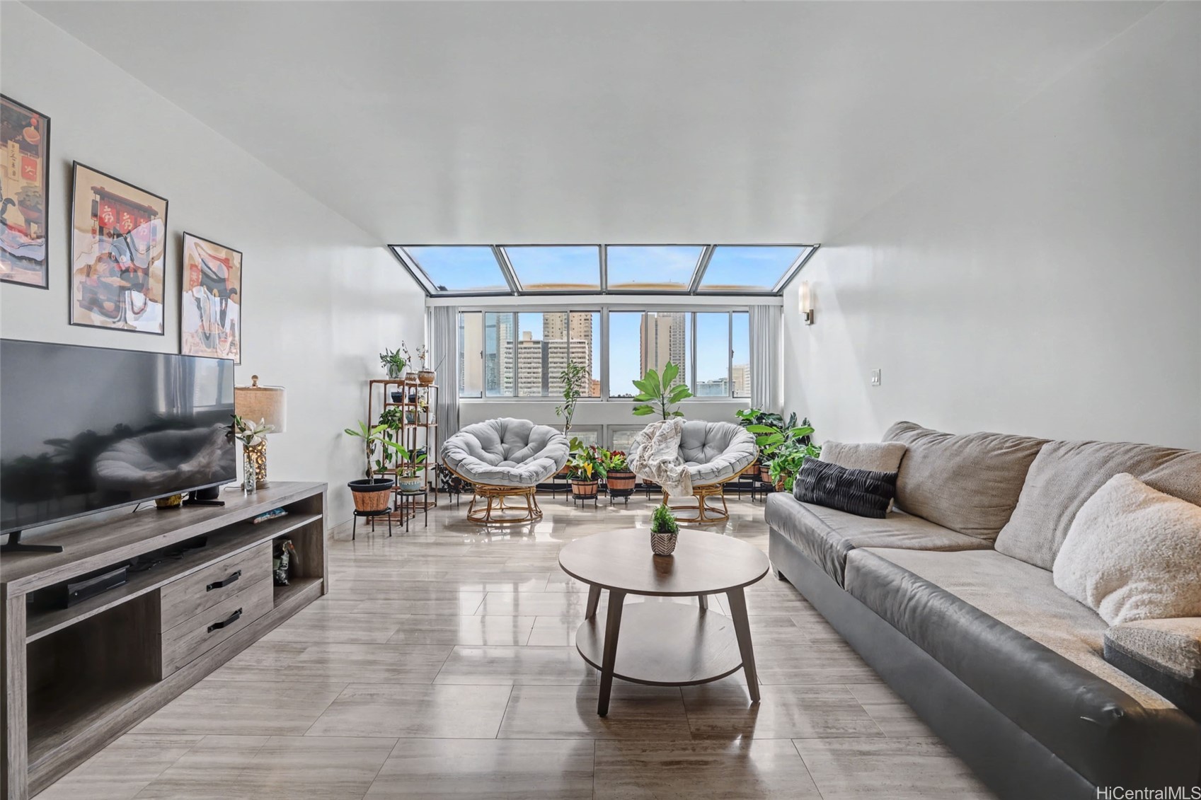 500 University Avenue 904