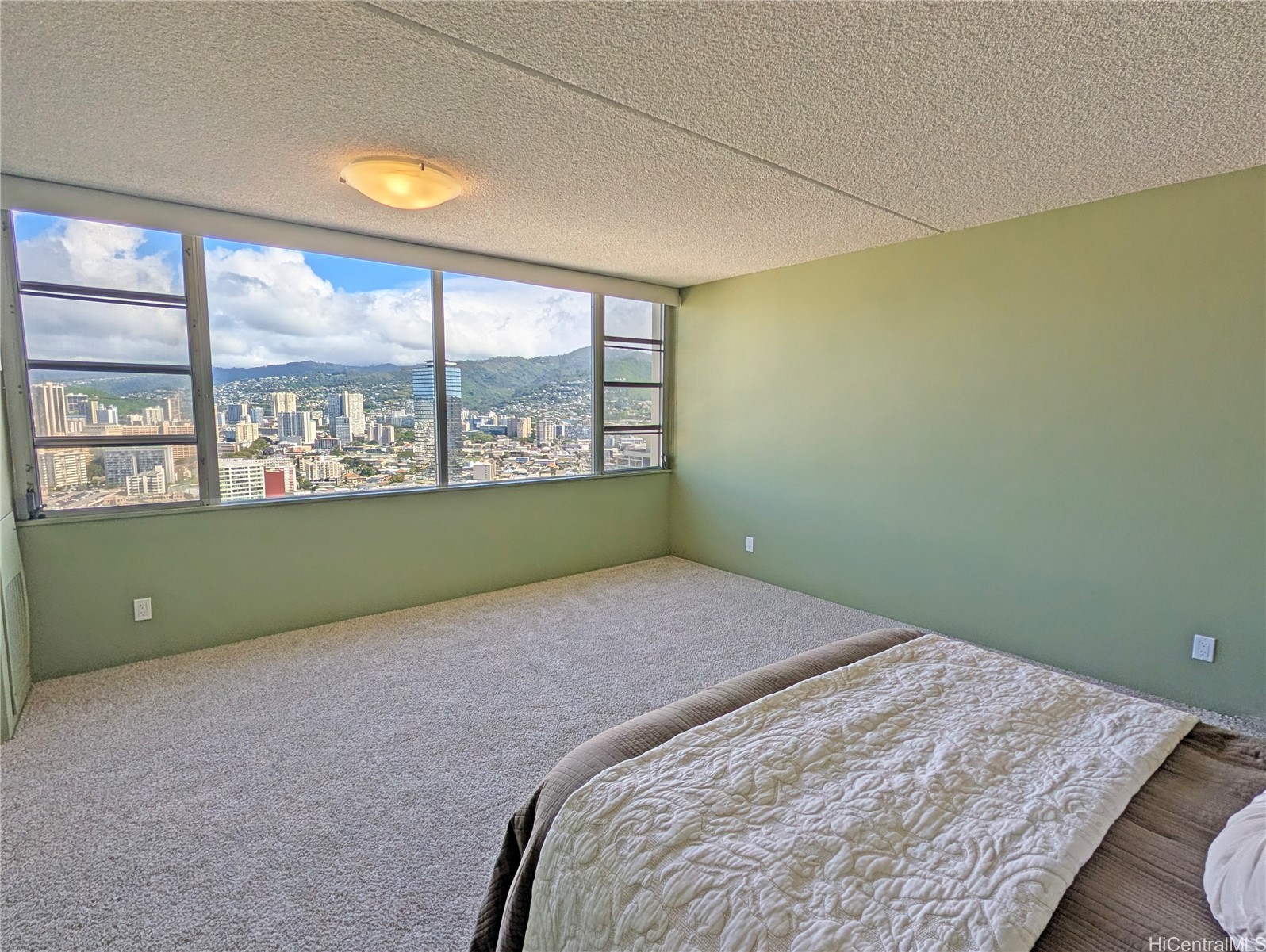 400 Hobron Lane 3306