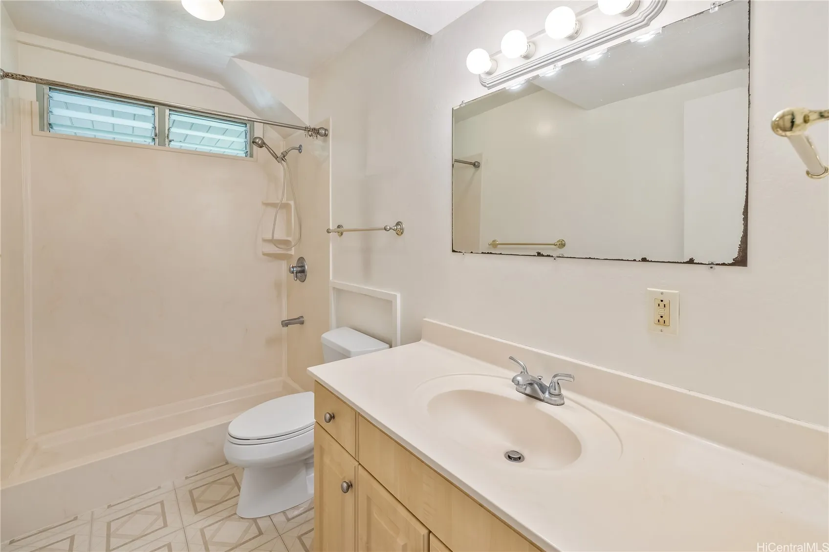 Honolulu, Hawaii 96817, United States, 5 Bedrooms Bedrooms, ,4 BathroomsBathrooms,Residential,Active,109913