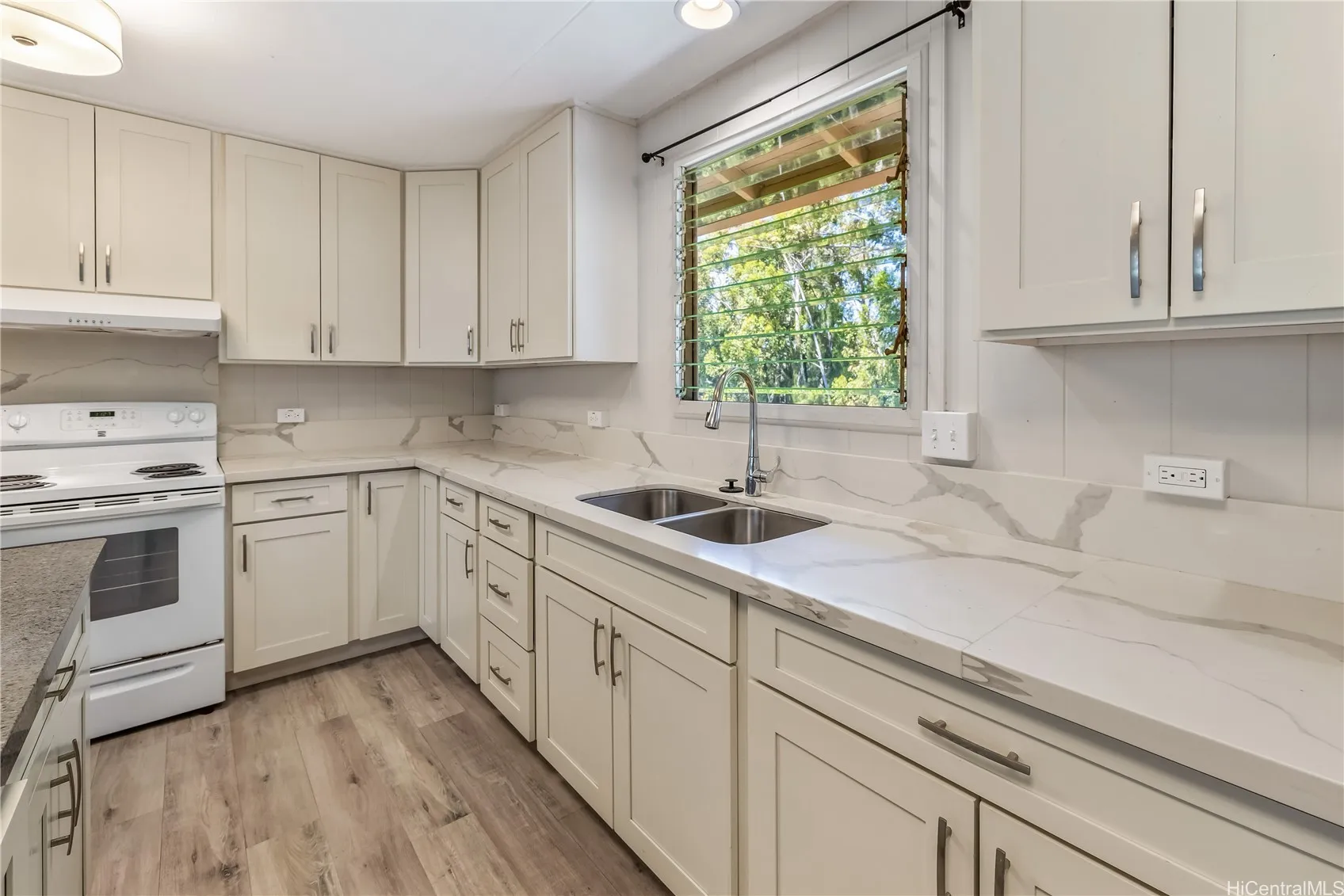 Honolulu, Hawaii 96817, United States, 5 Bedrooms Bedrooms, ,4 BathroomsBathrooms,Residential,Active,109913