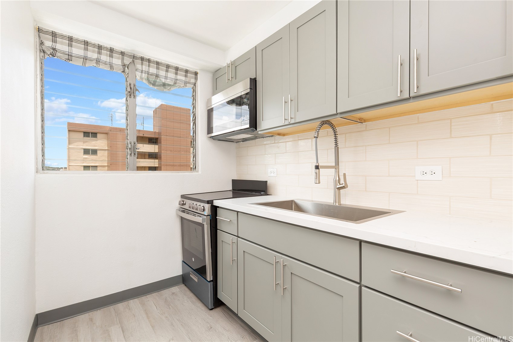 747 Amana Street 1607