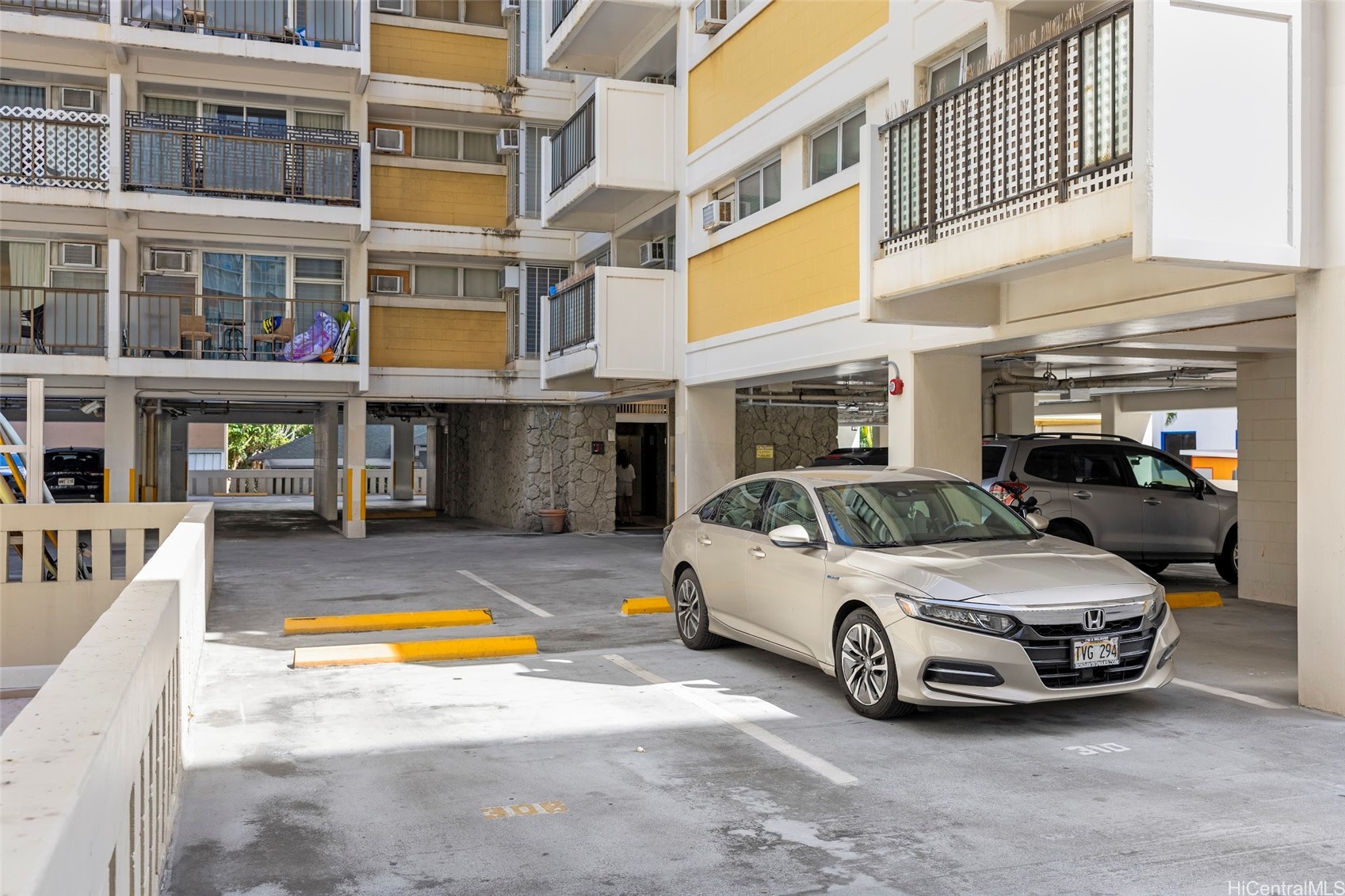 2465 Kuhio Avenue 306