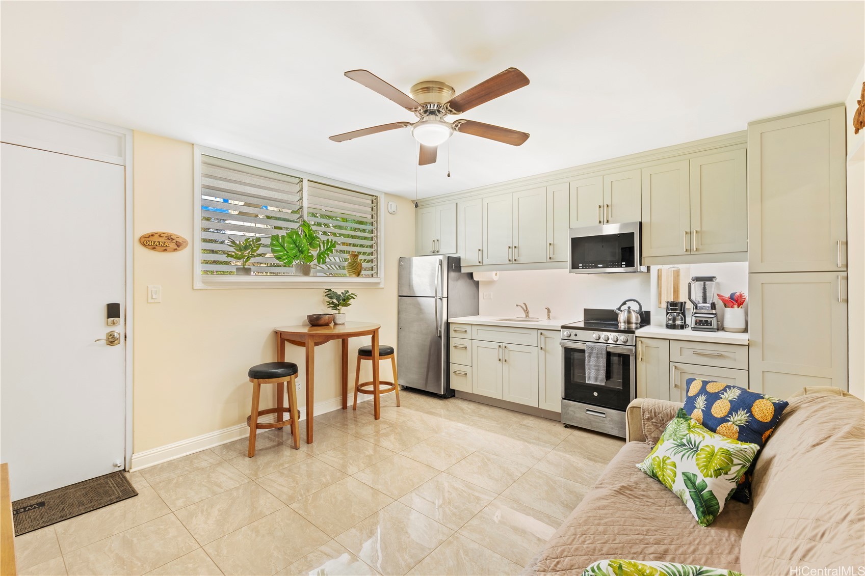 236 Liliuokalani Avenue 201