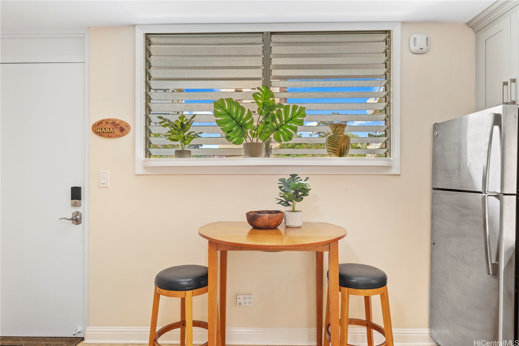 236 Liliuokalani Avenue 201