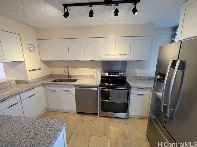 500 University Avenue 528