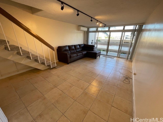 500 University Avenue 528