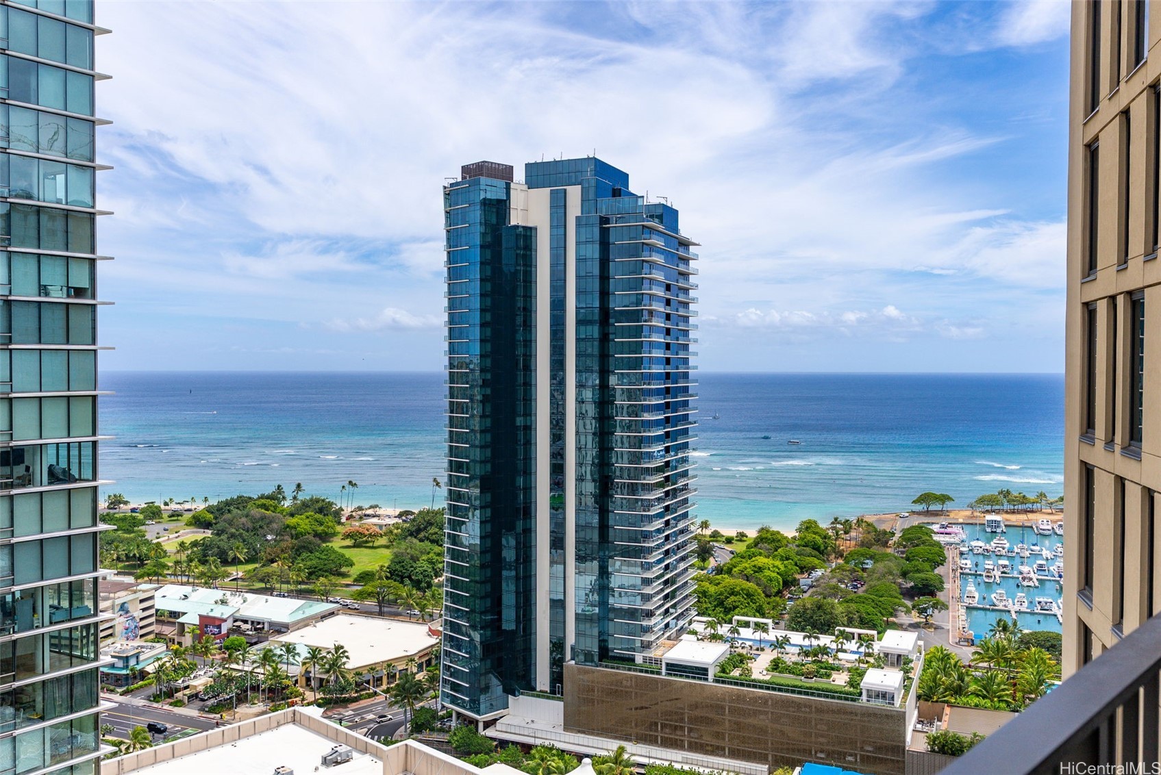 987 Queen Street 2906