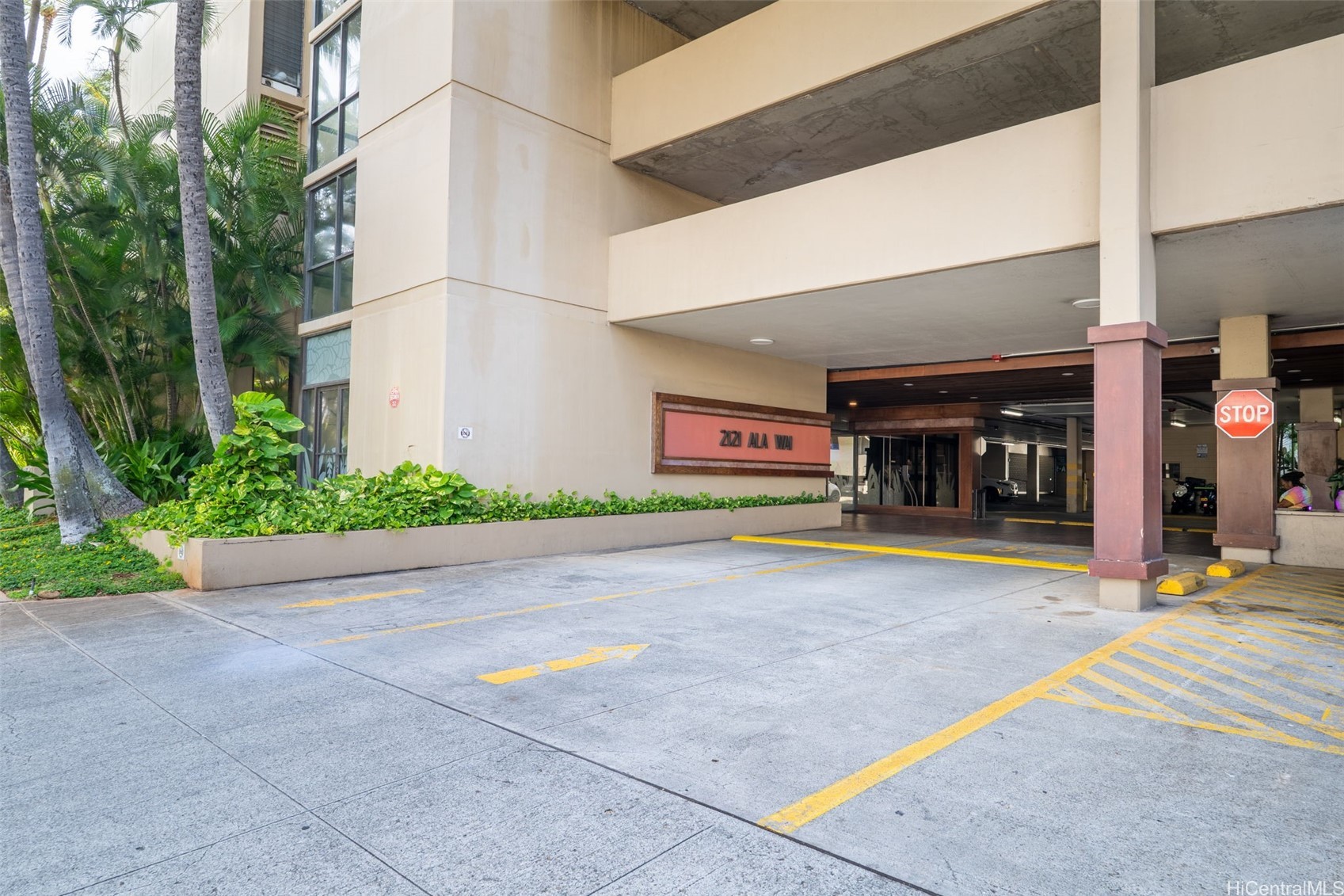 2121 Ala Wai Condominium
