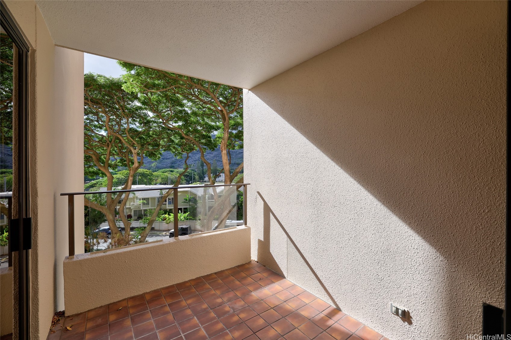 555 Hahaione Street 3E