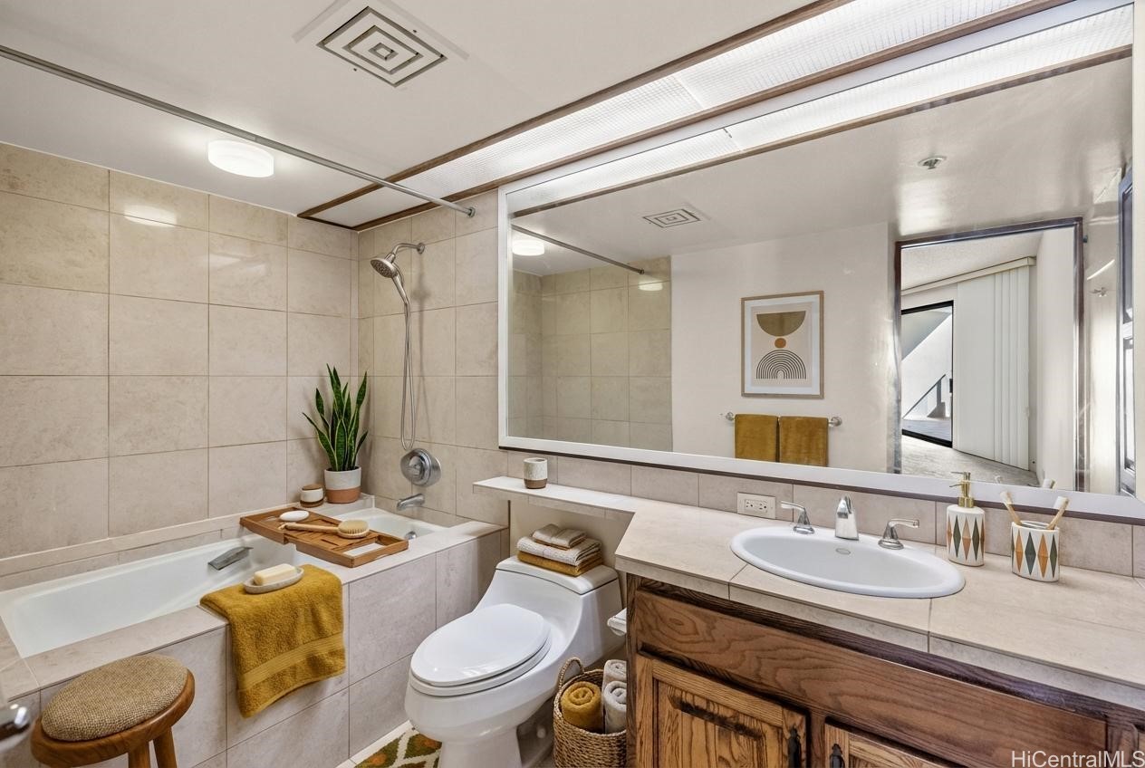 555 Hahaione Street 3E