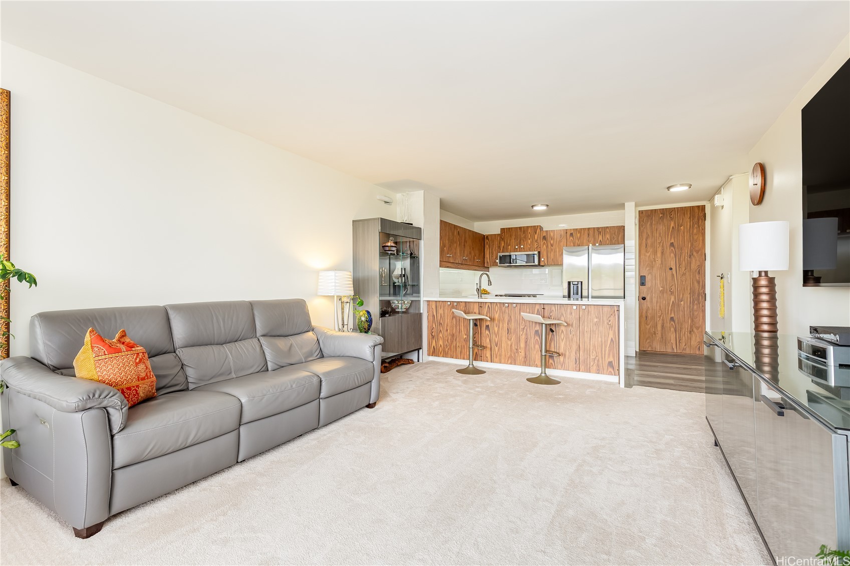 1717 Mott Smith Drive 2304