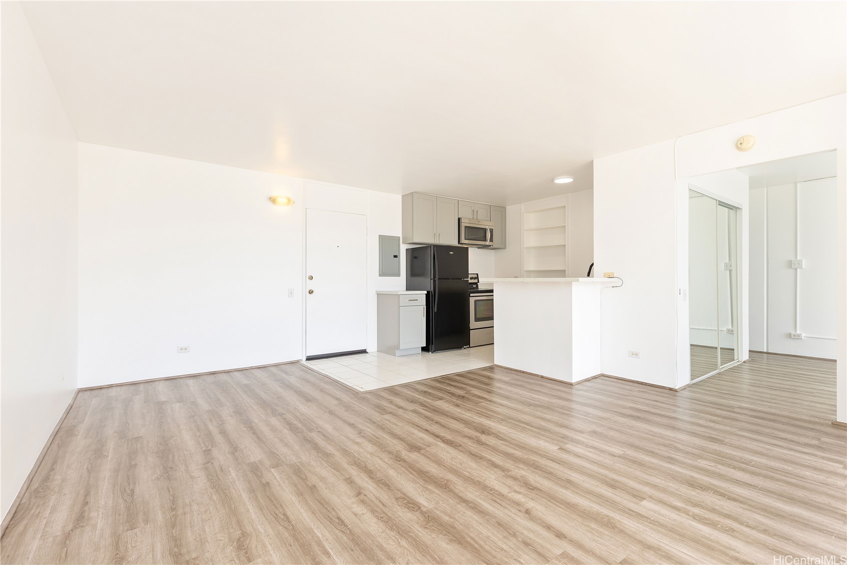 754 Ekela Avenue 608