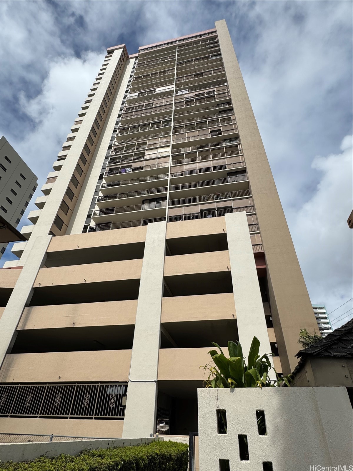 Wilder At Piikoi Condominium