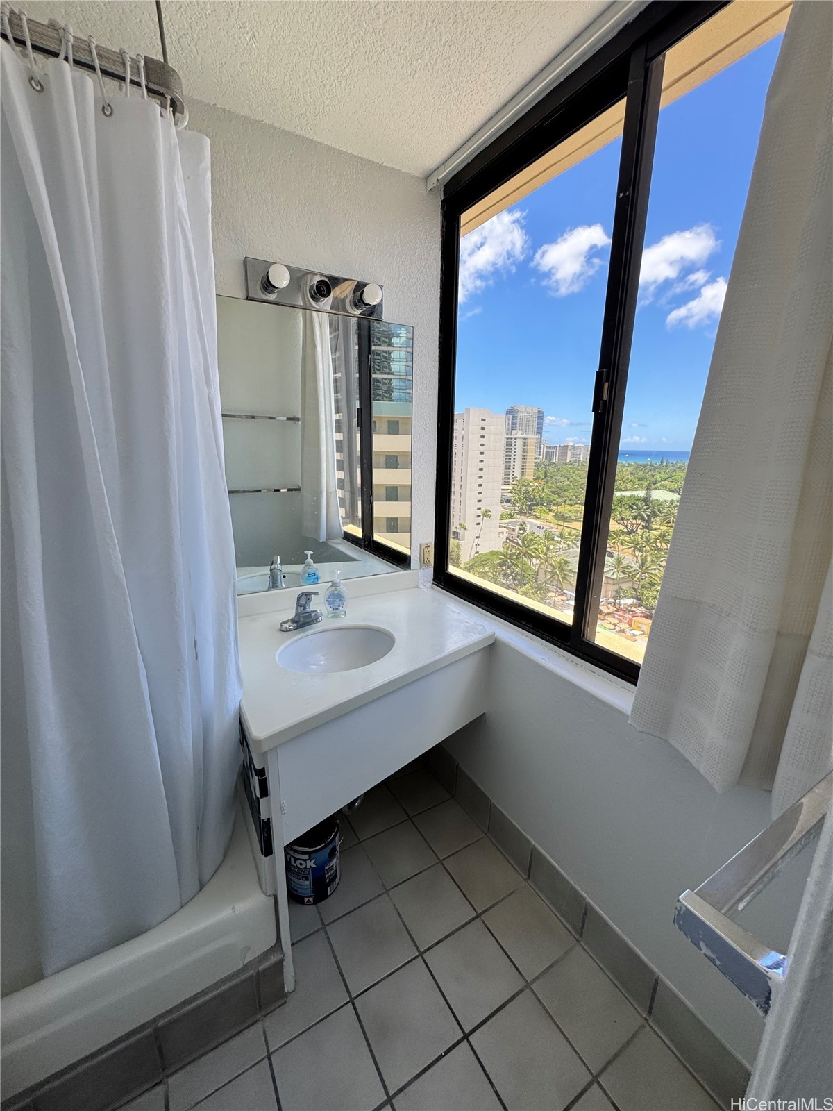 Hawaiian Monarch Condominium