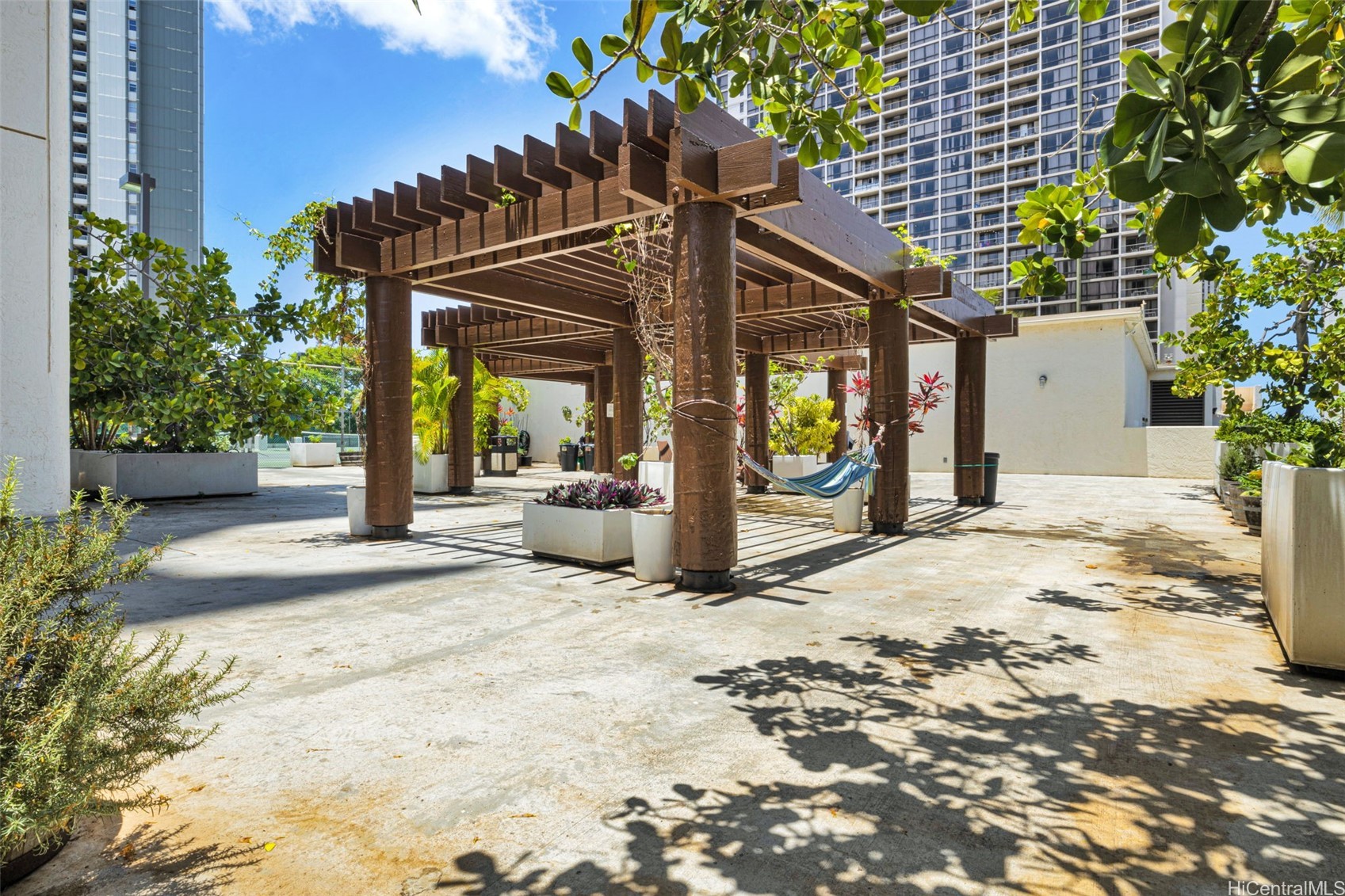 Liliuokalani Gardens Condominium