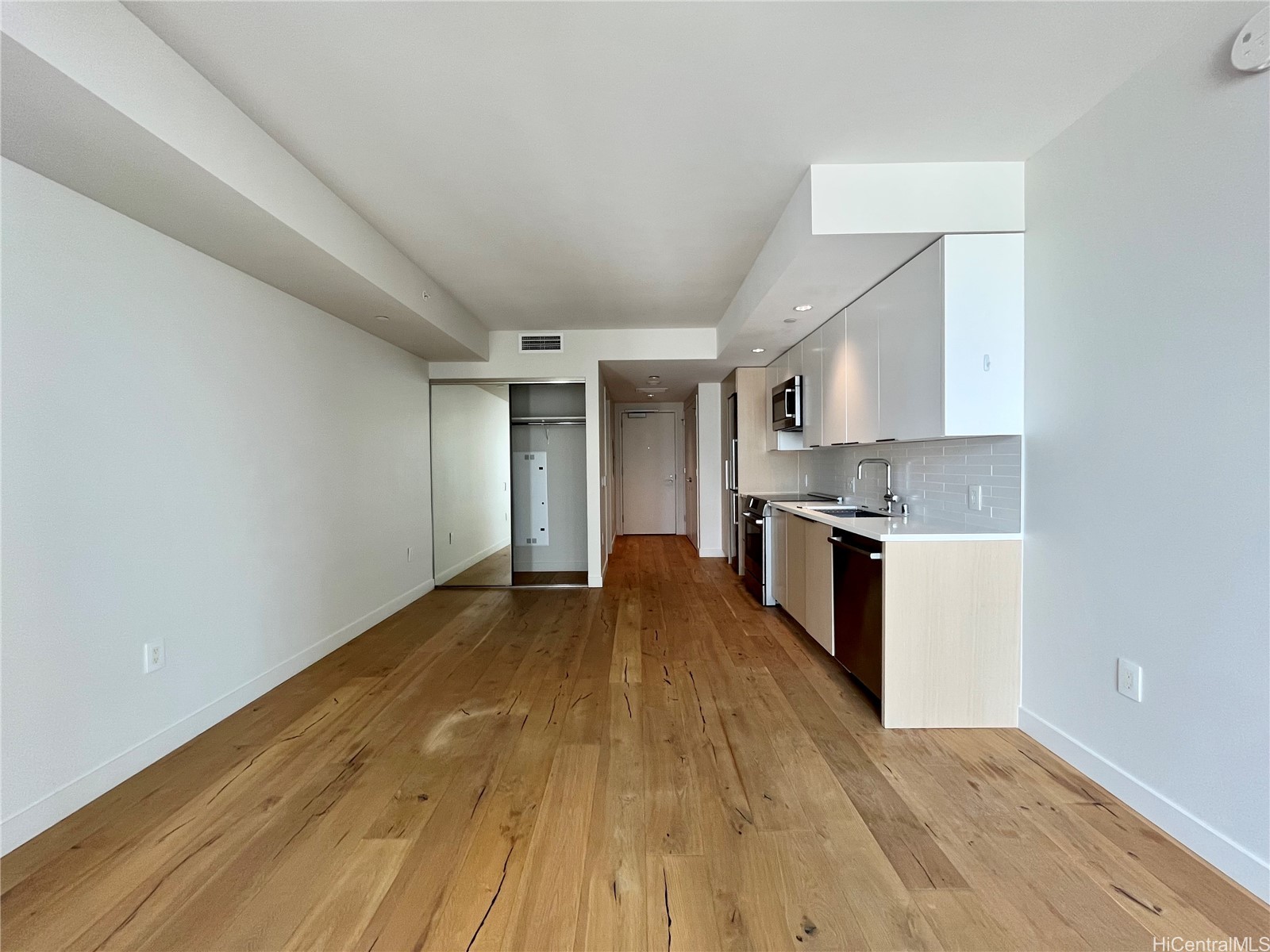 1001 Queen Street 1511