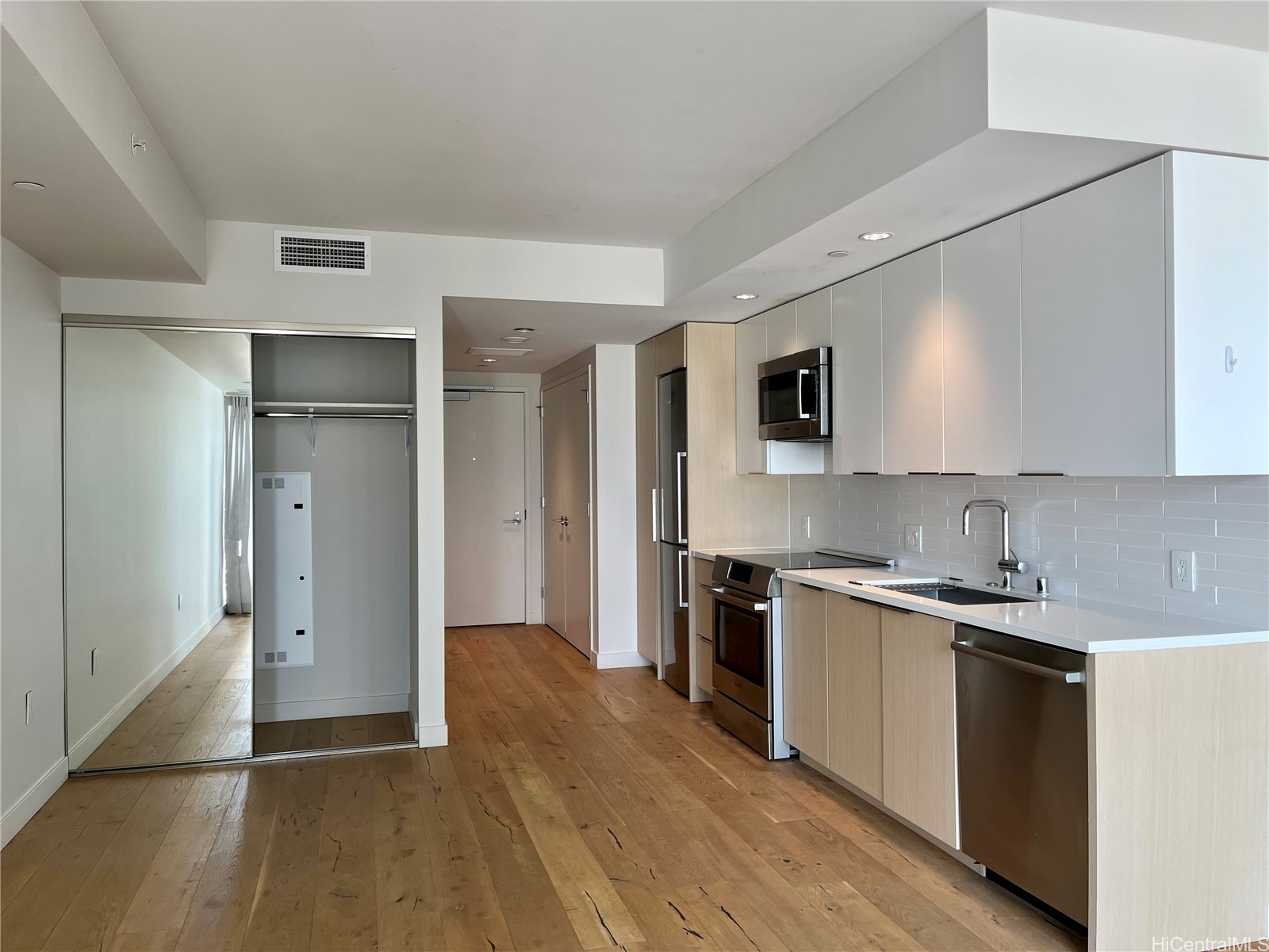 1001 Queen Street 1511