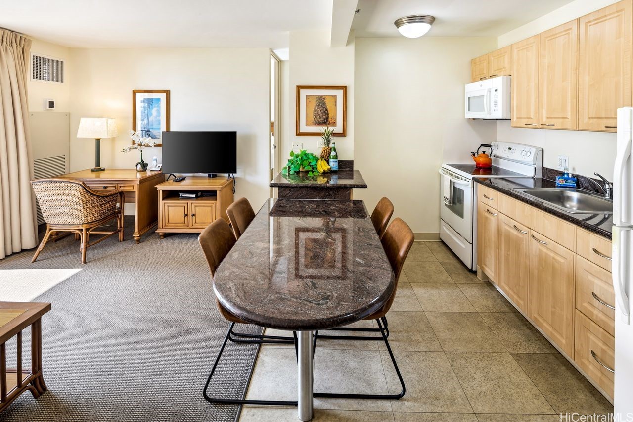 229 Paoakalani Avenue 906