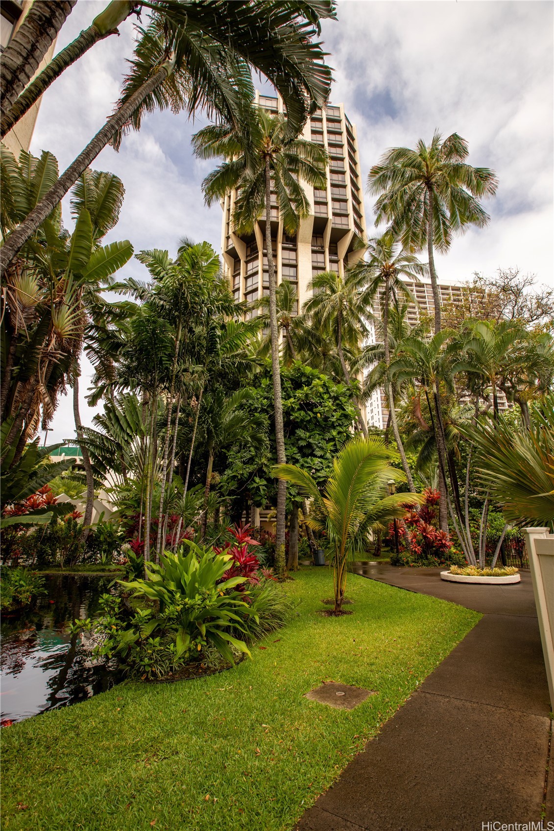 Liliuokalani Gardens Condominium