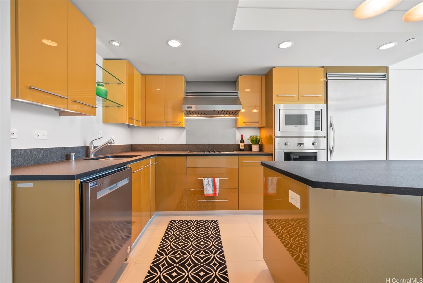 1200 Queen Emma Street 3608