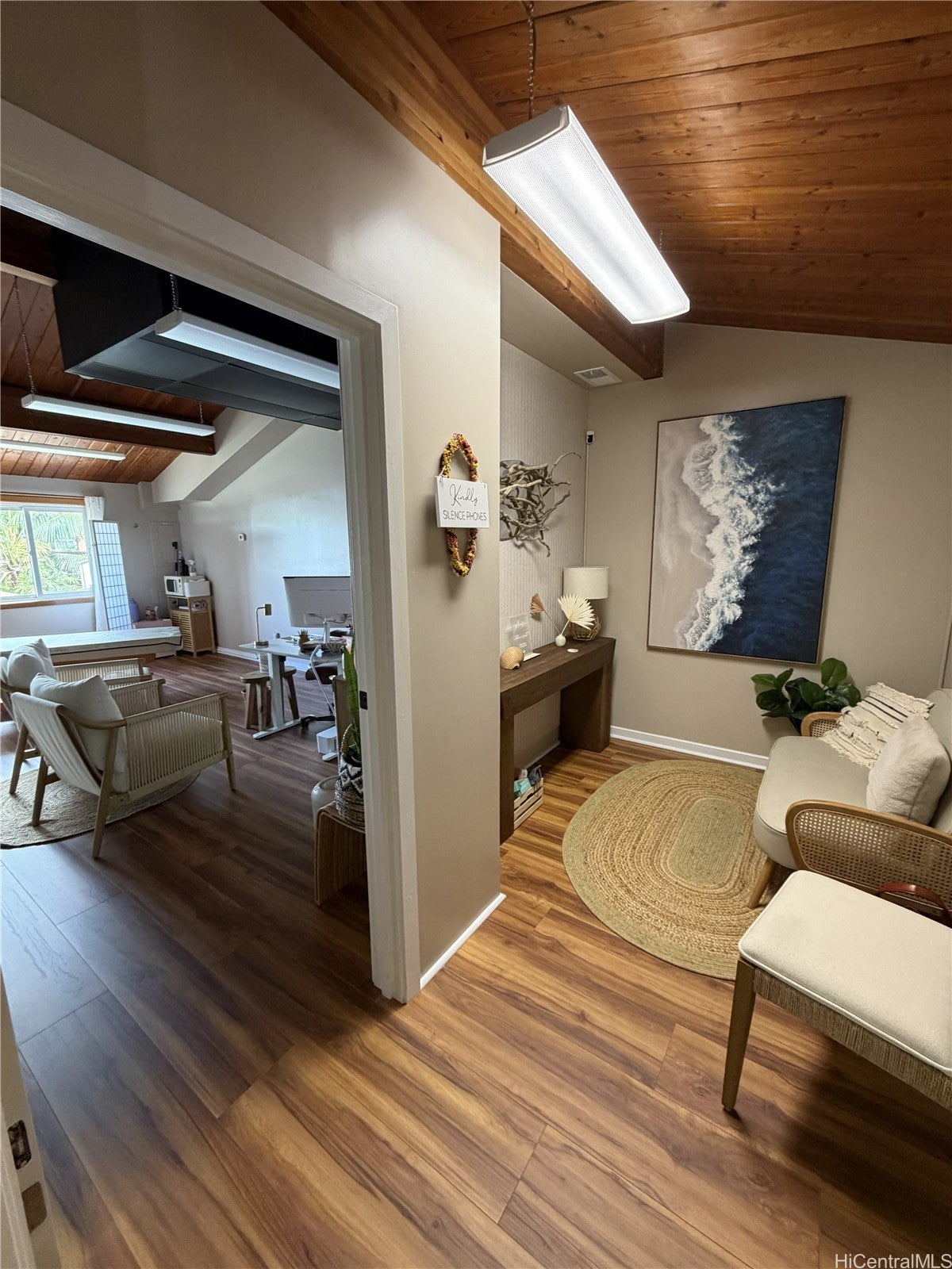 328 Uluniu Street 205